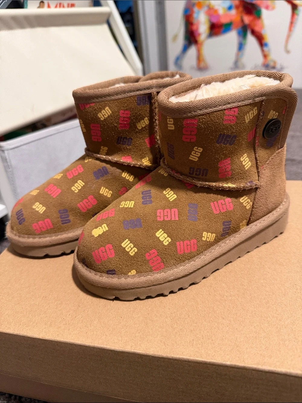 UGG Kids Chestnut Logo-Print Shearling Boot